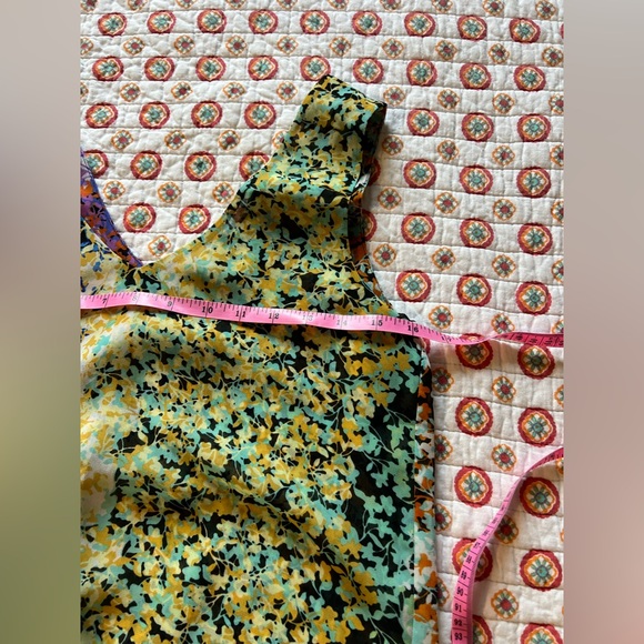 EUC CAbi Floral Merry Go Round Flower Blouse Tank size XS - Picture 4 of 4